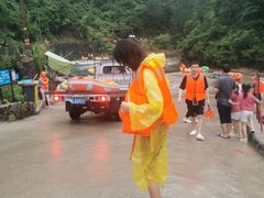 -安吉龙王山峡谷漂流