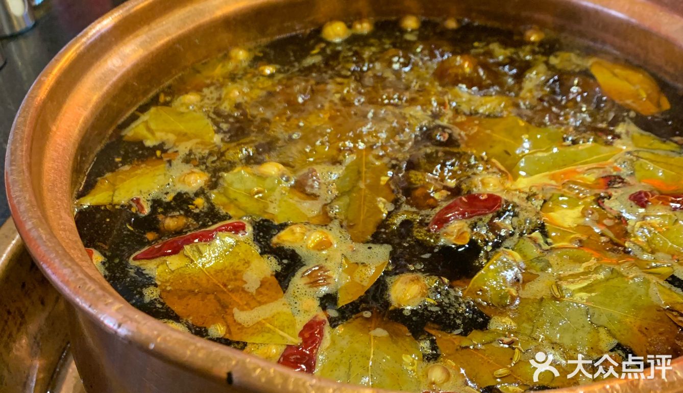 串串种类特别多，肉有好多，对于游客的我们来说真的很过瘾