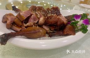 Sauce-Flavored Whole Duck