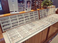 -MiRi眼镜连锁·蔡司·尼康控优点合作店(莘庄店)