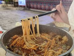 -刘姐啤酒鱼民族演艺餐厅(西街总店)