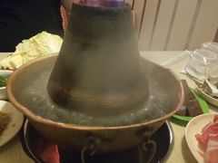 -洞庭洲·防空洞火锅·烧烤·铜锅涮肉(新百广场店)