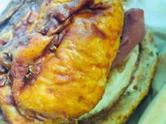 双蛋指椒牛肉汉堡-魏斯理汉堡(西安沣东吾悦店)