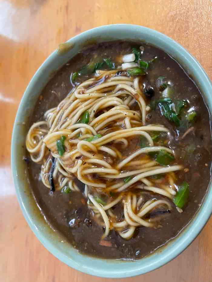 银鲜牛肉面(东街小巷店)-"年前结伴来阆中玩,古城里人群已熙熙攘攘,.