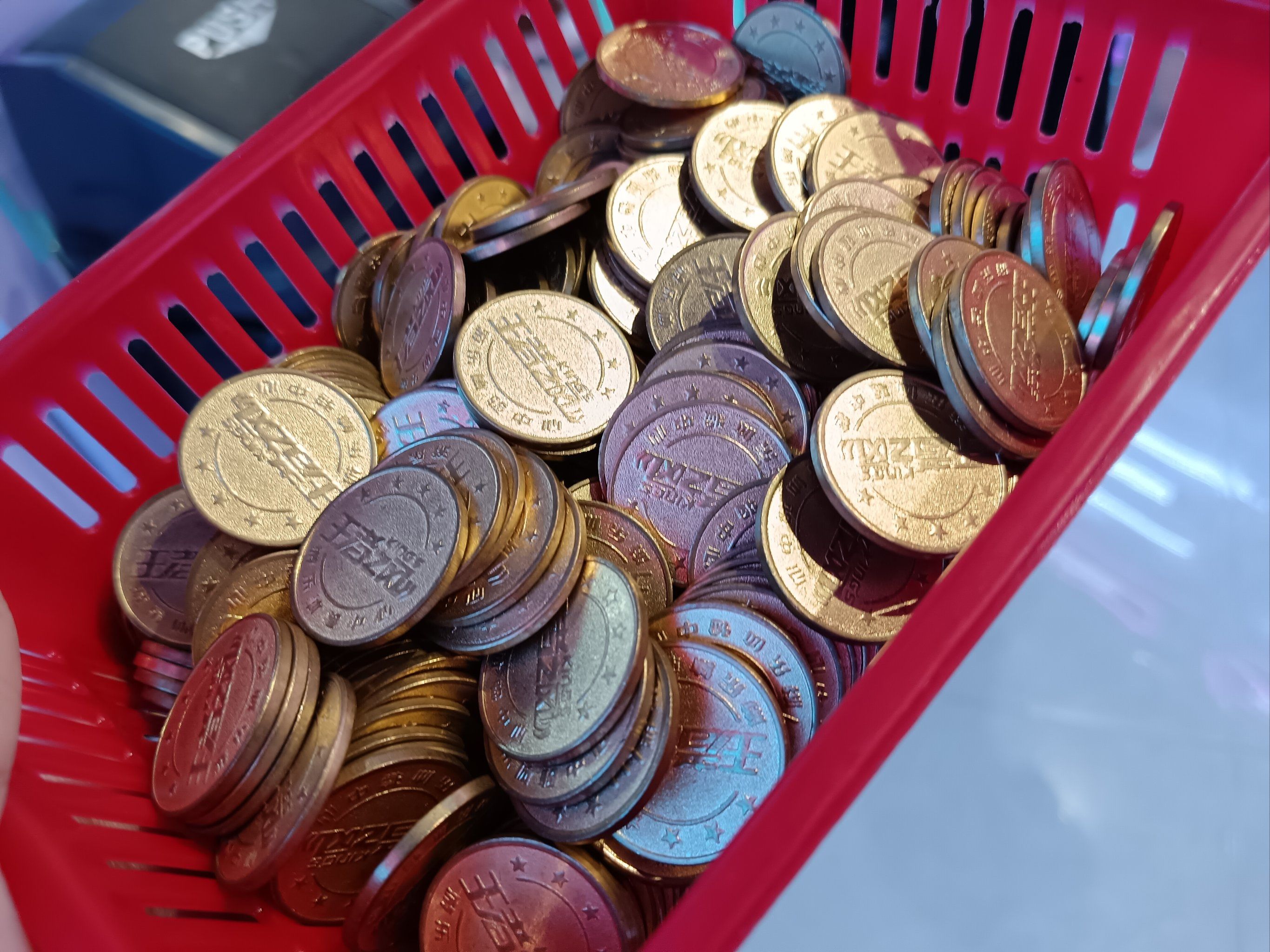 0元玩转这座城游戏币抓上来一堆零食