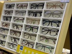 -美式眼镜·授权蔡司.依视路.尼康.豪雅.明月(人民广场店)