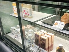 面包甜点陈列柜-喜茶(广州中山六路店)
