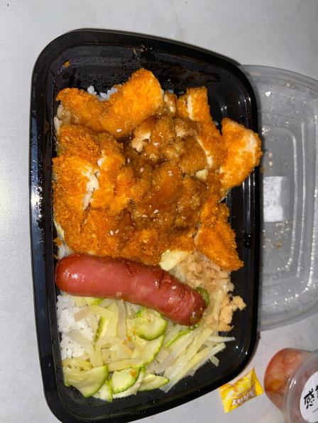 小师妹便当(木渎店)-"非常划算的快餐,给的肉肉分量也很足呢.