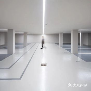 有考古遗迹的当代公寓住宅 - Alcaide公寓楼