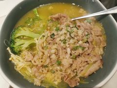 黄汁酸汤浸肥牛-港丽餐厅(高德置地店)