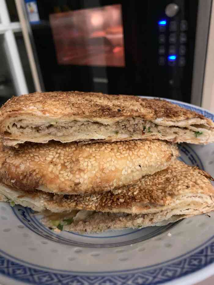 迎春桥老炉烧饼-"去如皋办事时,随便逛逛.发现一家烧饼店的.