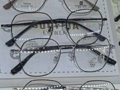 -三叶眼镜城批发市场(上海火车站店)