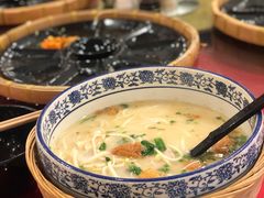 -老国贸云南传统过桥米线(滇池店)