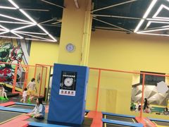 -爱蹦iBOON蹦床运动馆(江汉店)