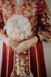 -觅白婚纱礼服馆