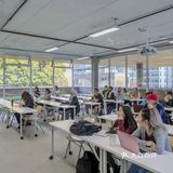 能够临建的场地只有1.1米~3.4米