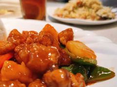 菠萝咕噜肉饭-香港新发烧腊茶餐厅(书城店)