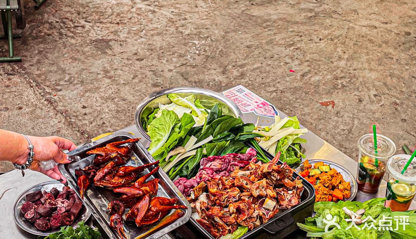 郑州西郊露天大排档 小顿羊肉不要太有感 觉!!