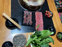 -果松木炭酸菜铜火锅·外婆参鸡汤