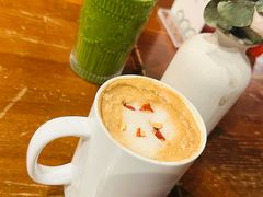 牛油果菠菜汁-雕刻时光咖啡馆(北师大店)