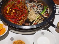 -茅草房·河畔园林火锅