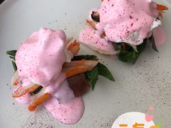 粉粉的班尼迪克蛋-CHILLAX轻乐时(侨建·Hi City店)