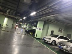 -新中关大厦·停车场