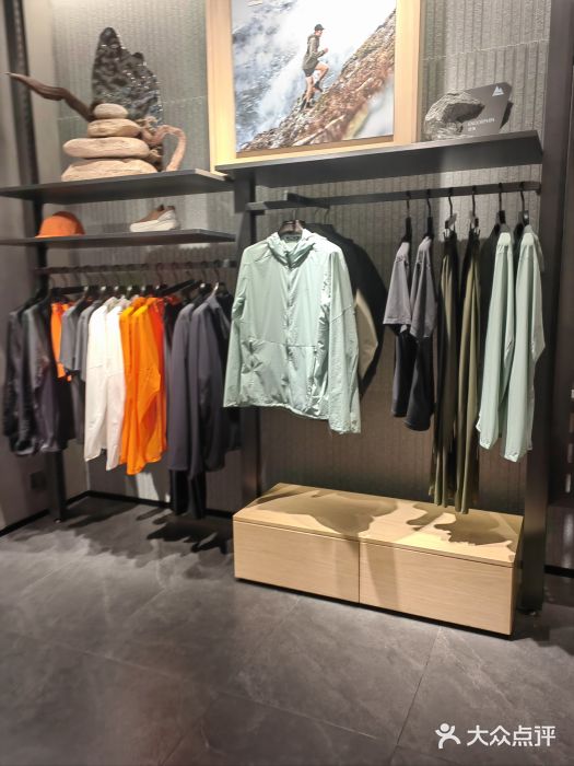 SALOMON萨洛蒙(北京王府中环店)图片