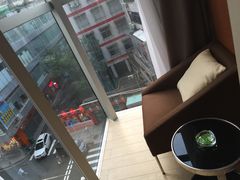 -卡罗酒店(东门晒布地铁站店)