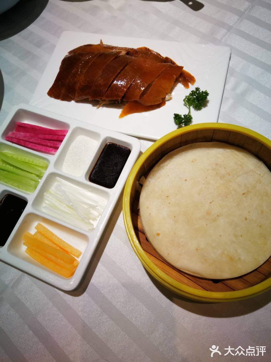 鸭皮烤得很脆，不觉得油腻