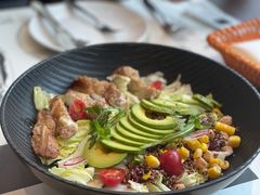 鸡肉牛油果藜麦沙拉（5月上新）-西堤牛排(合肥之心城店)