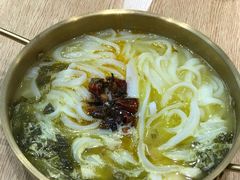 老坛子酸菜鱼热汤皮皮-金记 酿皮·煲烧饭(万博店)