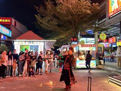 -三亚火车头万人海鲜广场