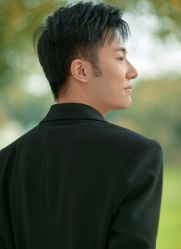 -喜爱高定婚纱摄影