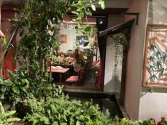 -Cuc Gach Quan Restaurant