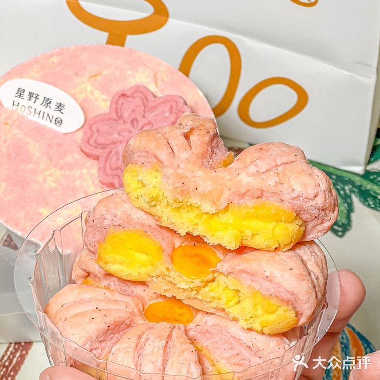 当我去东湖拍樱花拿出了这个樱花提拉米苏