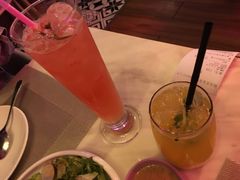 -樱花里音乐餐吧·牛扒椰子鸡(东圃店)