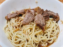 -松树干拌面店