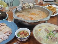-老何家后安粉·糟粕醋海鲜火锅(三亚湾椰梦长廊店)