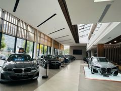 -上海宝信宝马4S店