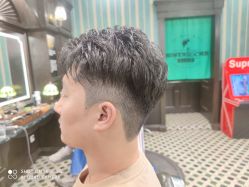 -海文先生国潮烫染男士理发馆