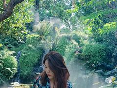 -Chom Cafe and Restaurant