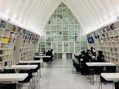 -钟书阁(松江泰晤士小镇店)