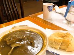 咖喱崩沙牛腩配猪仔包-番茄屋葡式美食(总店)