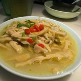 饭也比较下饭萝卜条啊什么的，那个套餐性价比很高的