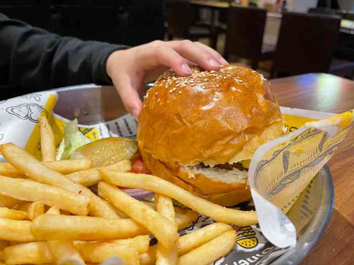 mikeys diner 麥奇餐廳-朋友一直推薦的一家家美式餐吧,今天只想大.