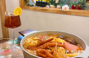 Oney's Spicy Chicken Feet Military Hot Pot