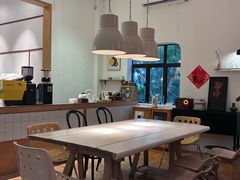 -彳亍咖啡·这里(水湾路店)