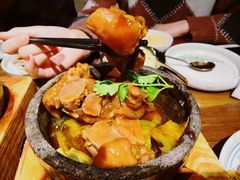 德宏腌菜扒猪蹄-云海肴·汽锅鸡·云南菜(美罗城店)