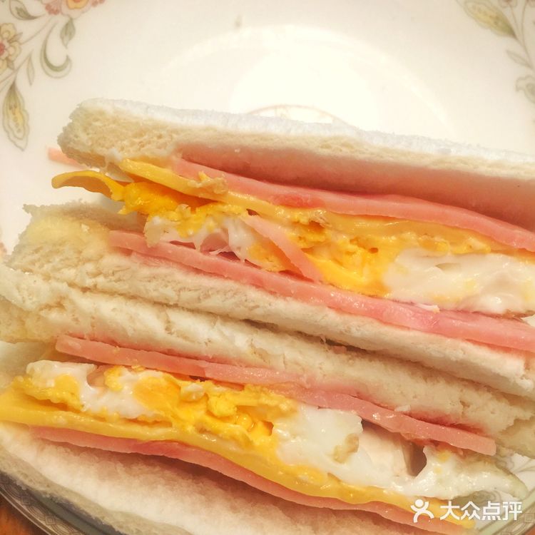 养生黑芝麻黑豆花生红枣豆浆